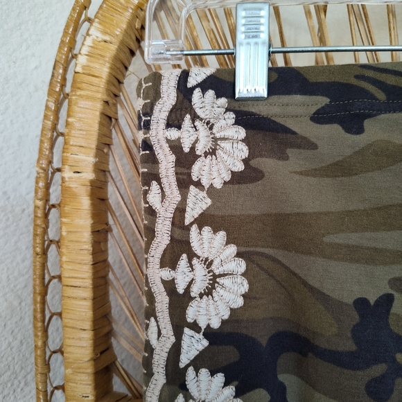 Johnny Was Embroidered Camo Green Leggings - Picture 6 of 7